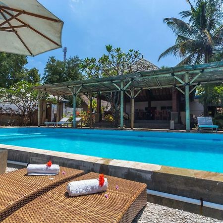 Oyo 1363 Gili Indah Resort Гили-Эйр Экстерьер фото